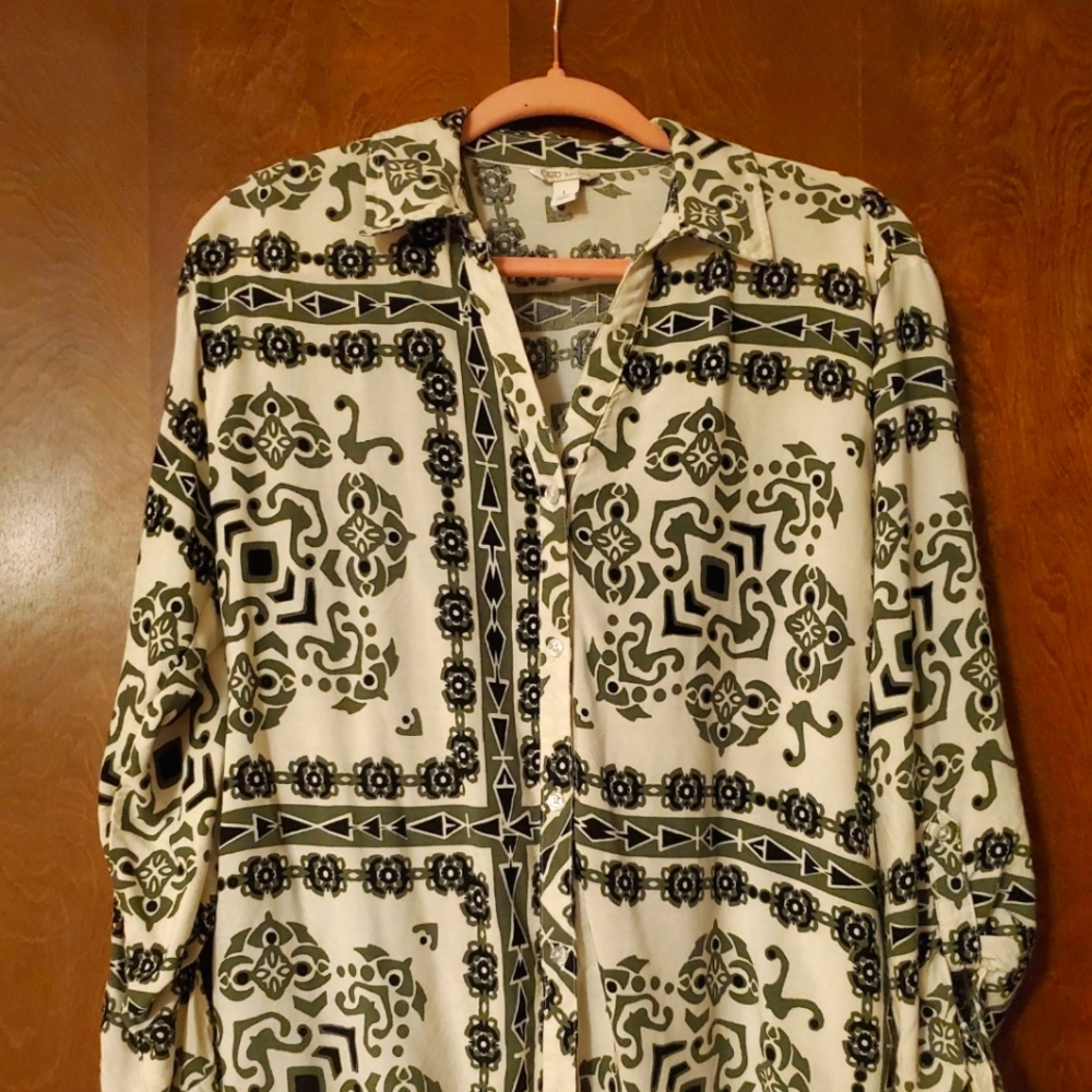 Cato Women's Pretty Green Button Up size Large